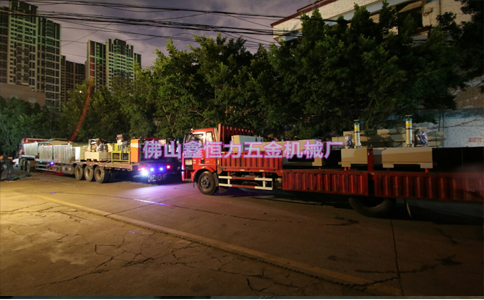 鑫恒力專利產(chǎn)品，全自動水平電解退黑鈦流水線出貨