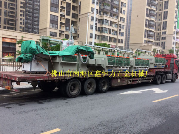 福建客戶不銹鋼鍋片蝕刻機(jī)裝車發(fā)貨！